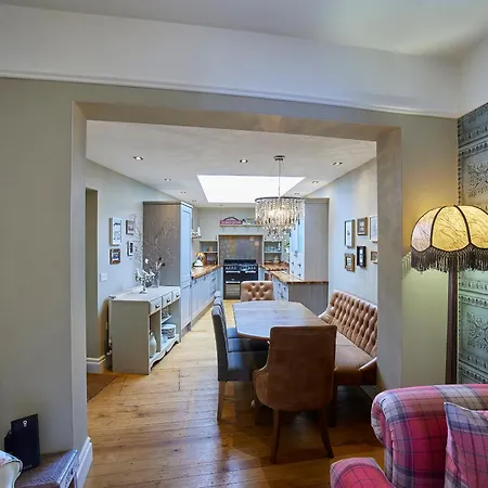 Isla House * Γουίτμπι